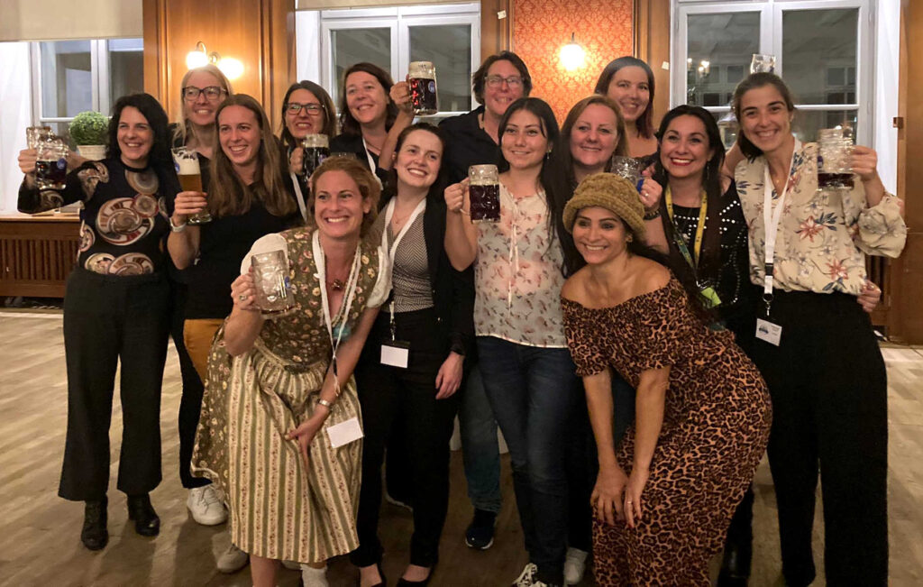 A group picture of all female Doemens diplom beer sommeliers present